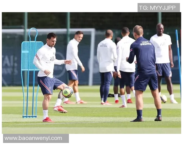 梅西在训练场上的精彩瞬间与足球技巧的完美展现